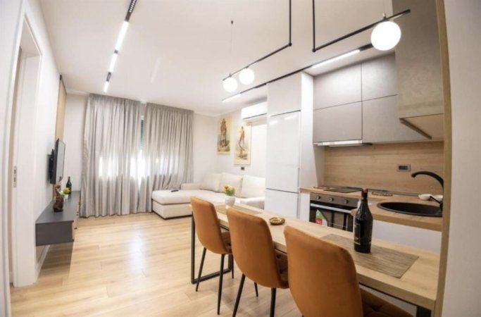 Tirane, jepet me qera apartament 1+1+Ballkon Kati 2, 58 m² 700 € (komuna e parisit)