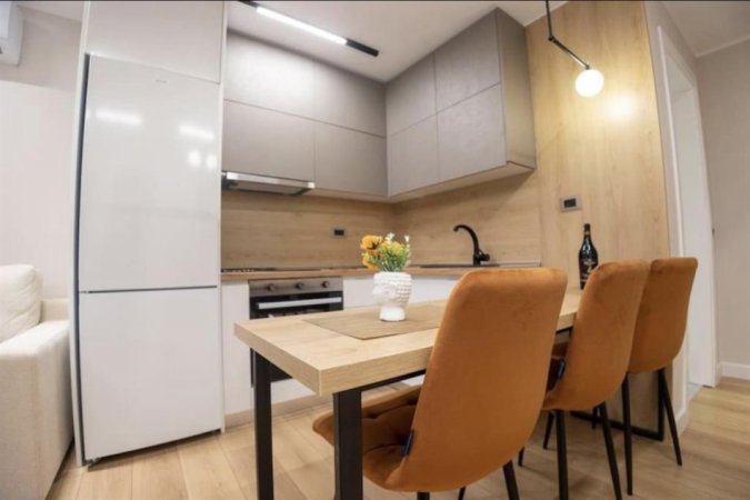 Tirane, jepet me qera apartament 1+1+Ballkon Kati 2, 58 m² 700 € (komuna e parisit)