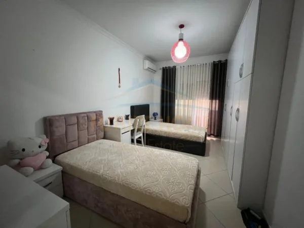 Tirane, shitet apartament 2+1+Ballkon Kati 4, 122 m² 170.000 € (Unaza e Re)
