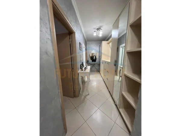 Tirane, shitet apartament 2+1+Ballkon Kati 4, 122 m² 170.000 € (Unaza e Re)