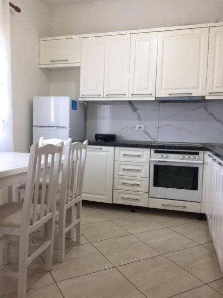 Tirane, jepet me qera apartament , 110 m² 350 € (YZBERISHT)