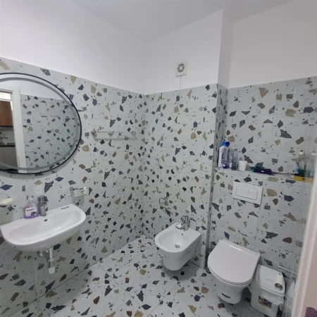 Tirane, jepet me qera apartament 1+1+Ballkon Kati 2, 70 m² 580 € (xhamlliku asl 2)