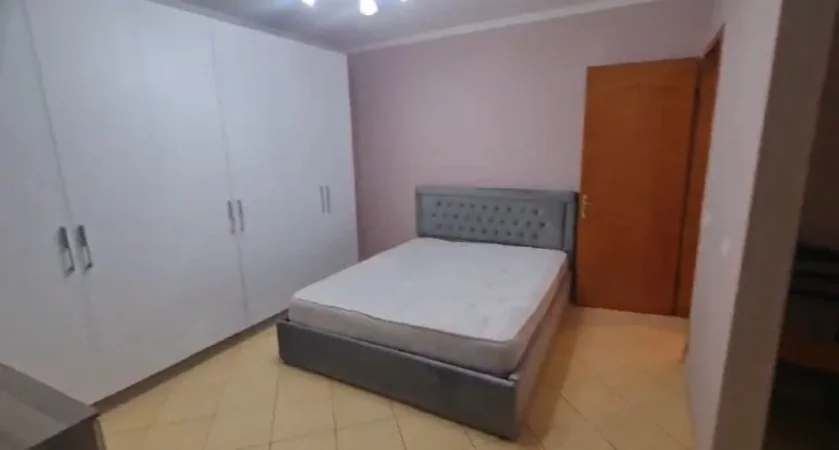 Tirane, jepet me qera apartament 1+1 Kati 4, 70 m² 400 € (Don Bosko)