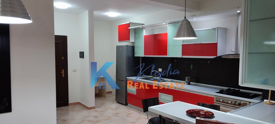 Tirane, jap me qera apartament 1+1+Ballkon Kati 7, 68 m² 470 € (afer Xhamise se Tabakeve)