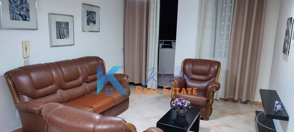 Tirane, jap me qera apartament 1+1+Ballkon Kati 7, 68 m² 470 € (afer Xhamise se Tabakeve)