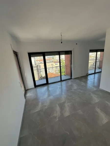 Tirane, jepet me qera ambjent biznesi Kati 3, 150 m² 1.000 € (Myslym Shyri)