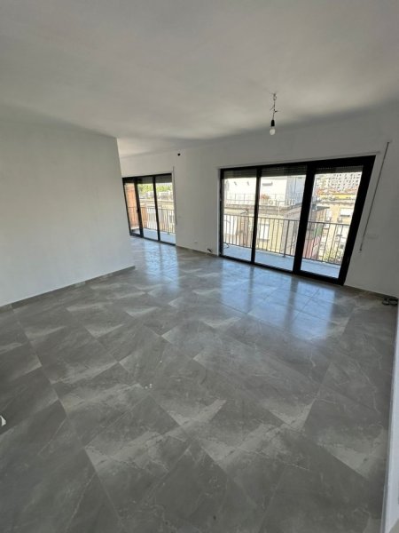 Tirane, jepet me qera ambjent biznesi Kati 3, 150 m² 1.000 € (Myslym Shyri)