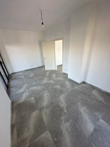 Tirane, jepet me qera ambjent biznesi Kati 3, 150 m² 1.000 € (Myslym Shyri)