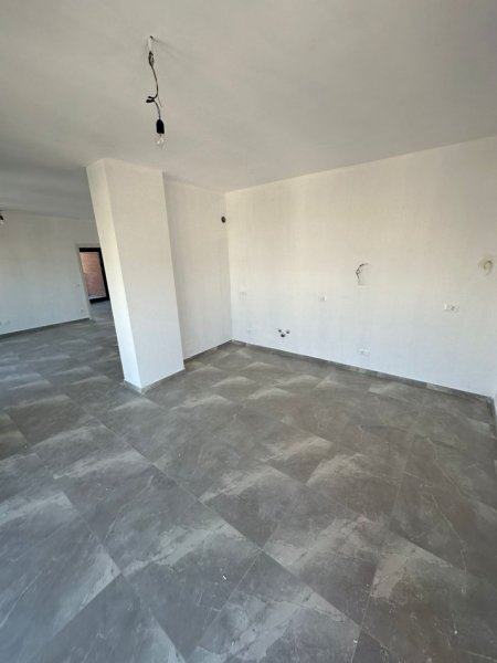 Tirane, jepet me qera ambjent biznesi Kati 3, 150 m² 1.000 € (Myslym Shyri)