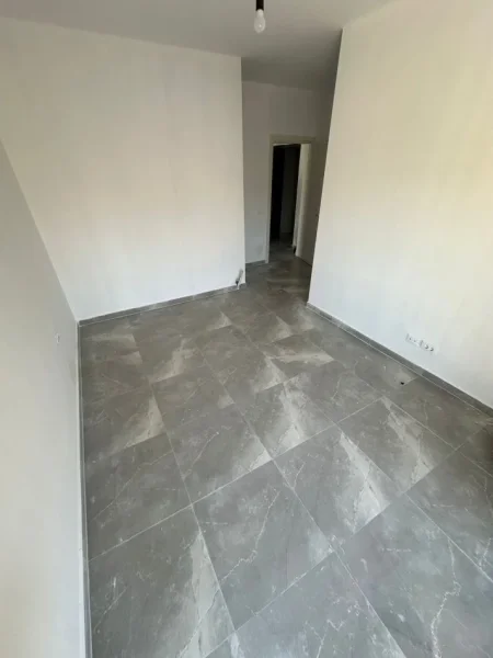 Tirane, jepet me qera ambjent biznesi Kati 3, 150 m² 1.000 € (Myslym Shyri)