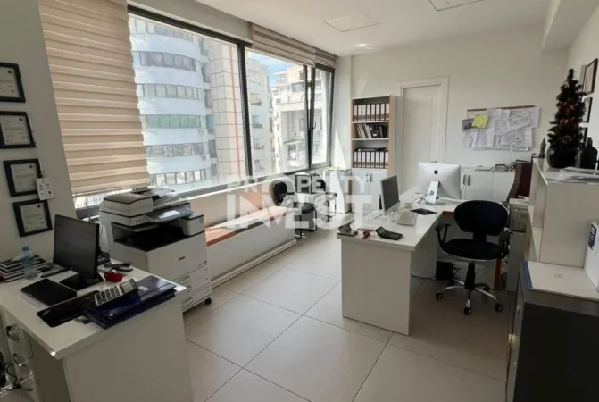 Tirane, jepet me qera Kati 7, 310 m² 3.900 € (Rruga e Kavajes)