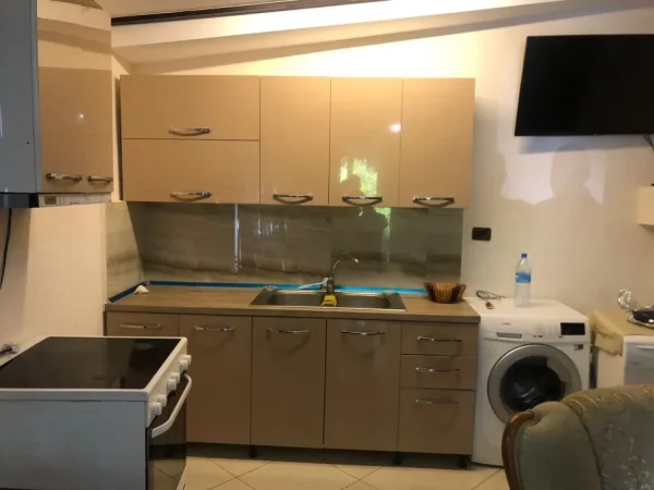 Tirane, jepet me qera apartament 1+1 Kati 0, 68 m² 350 € (Materniteti ri)