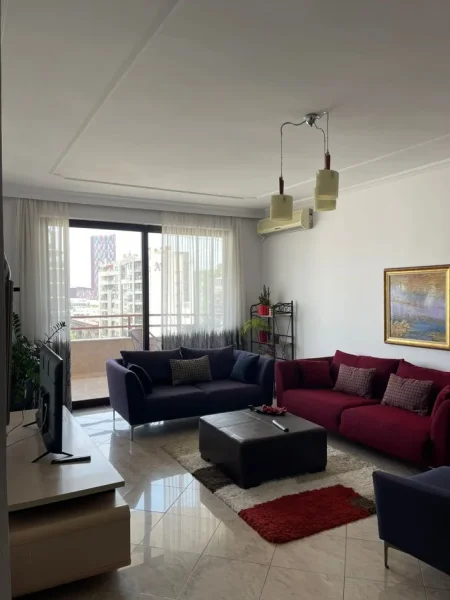 Tirane, jepet me qera apartament 2+1+Ballkon Kati 7, 800 € (Bllok)