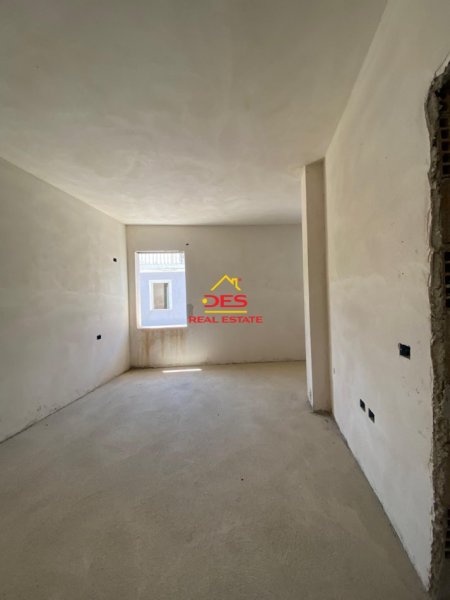 Vlore, shitet apartament 2+1+Ballkon Kati 9, 118 m² 177.000 € (Rruga Ismail Qemali)