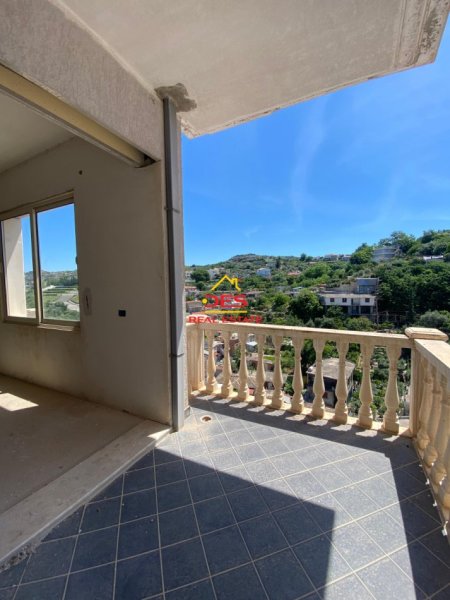 Vlore, shitet apartament 2+1+Ballkon Kati 9, 118 m² 177.000 € (Rruga Ismail Qemali)