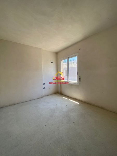 Vlore, shitet apartament 2+1+Ballkon Kati 9, 97 m² 146.100 € (Rruga Ismail Qemali)