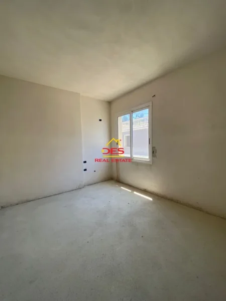 Vlore, shitet apartament 2+1+Ballkon Kati 9, 97 m² 146.100 € (Rruga Ismail Qemali)