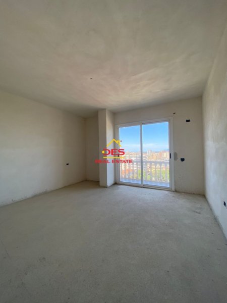 Vlore, shitet apartament 2+1+Ballkon Kati 9, 97 m² 146.100 € (Rruga Ismail Qemali)