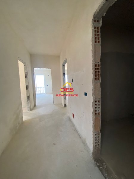 Vlore, shitet apartament 2+1+Ballkon Kati 9, 97 m² 146.100 € (Rruga Ismail Qemali)