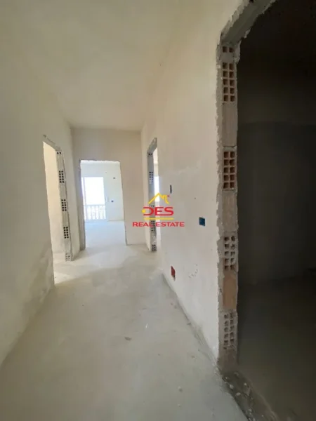 Vlore, shitet apartament 2+1+Ballkon Kati 9, 97 m² 146.100 € (Rruga Ismail Qemali)