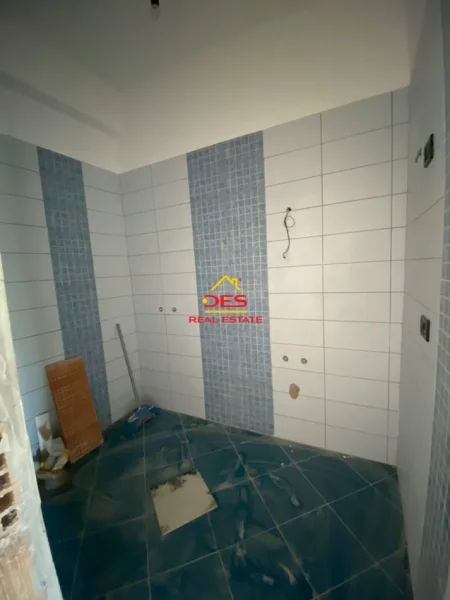 Vlore, shitet garsonier Kati 8, 56 m² 84.000 € (Rruga Ismail Qrmali)