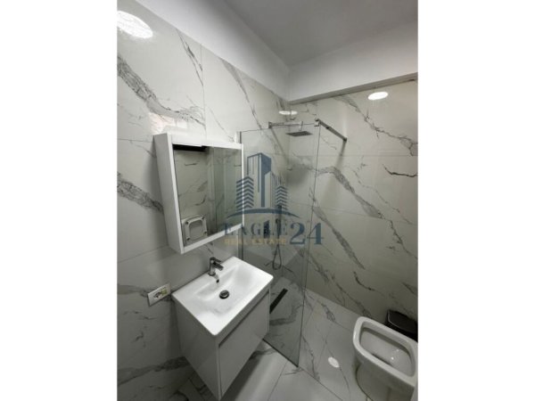 Tirane, jepet me qera apartament 1+1 Kati 0, 55 m² 400 € (Zogu i Zi,prane Ring Center)