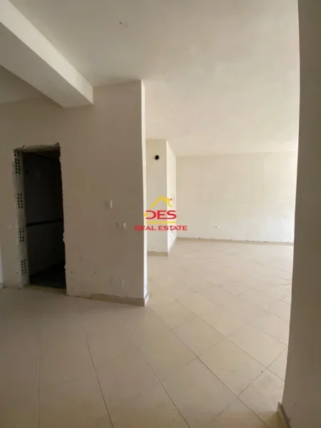 Vlore, shitet garsonier Kati 6, 62 m² 93.000 € (Rruga Ismail Qemali)