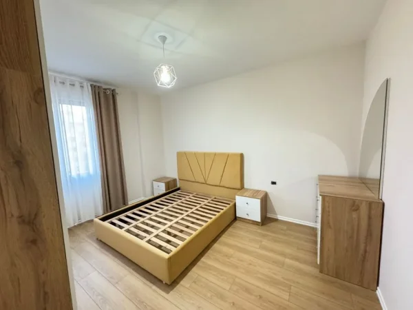 Tirane, jepet me qera apartament 2+1+Aneks+Ballkon Kati 5, 112 m² 500 € (Bulevardi Migjeni)