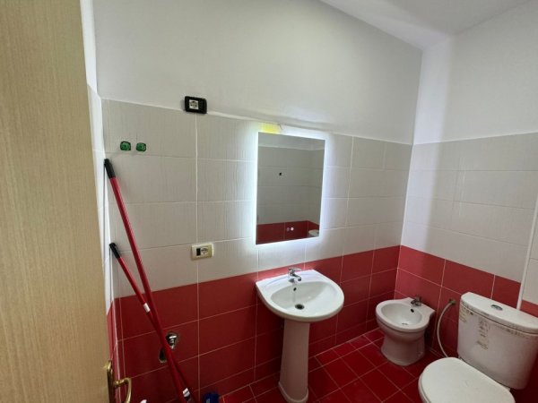Tirane, jepet me qera apartament 2+1+Aneks+Ballkon Kati 5, 112 m² 500 € (Bulevardi Migjeni)