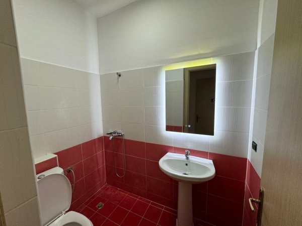 Tirane, jepet me qera apartament 2+1+Aneks+Ballkon Kati 5, 112 m² 500 € (Bulevardi Migjeni)