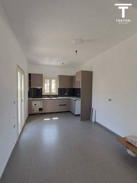 Tirane, jepet me qera apartament 3+1 Kati 2, 135 m² 350 € (Kodra Priftit) TT 912
