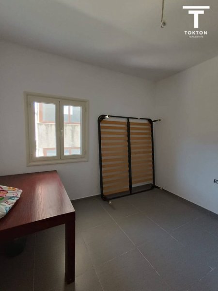 Tirane, jepet me qera apartament 3+1 Kati 2, 135 m² 350 € (Kodra Priftit) TT 912