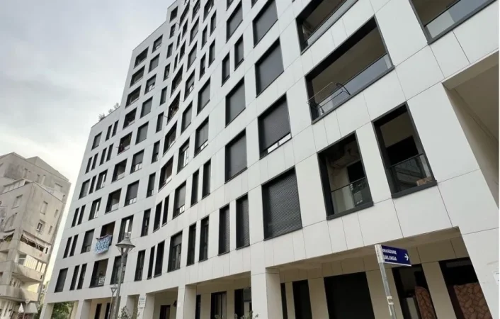 Tirane, jepet me qera dyqan Kati 0, 62 m² 350 € (Kompleksi Kontakt)