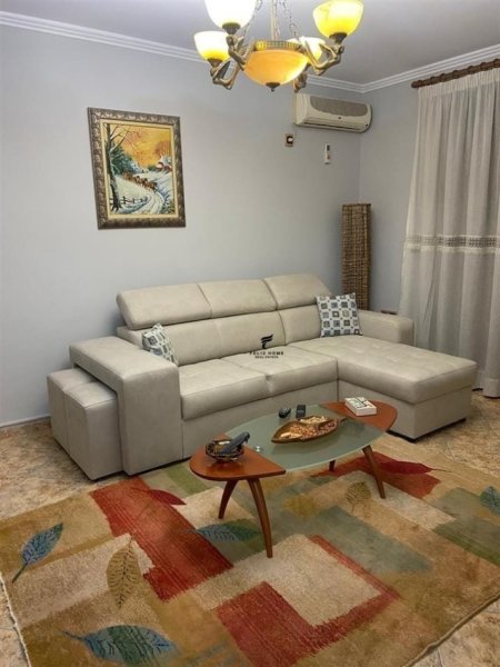 Tirane, jepet me qera apartament 3+1 Kati 4, 80 m² 600 € (RRUGA MINE PEZA)