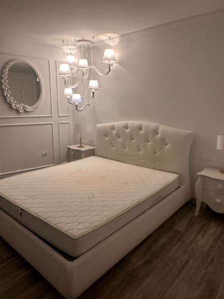 Tirane, jepet me qera Vile 4+1+Ballkon Kati 1, 188 m² 2.700 € (Rruga e Vilave)