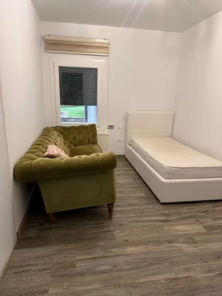 Tirane, jepet me qera Vile 4+1+Ballkon Kati 1, 188 m² 2.700 € (Rruga e Vilave)