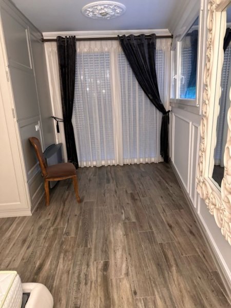 Tirane, jepet me qera Vile 4+1+Ballkon Kati 1, 188 m² 2.700 € (Rruga e Vilave)