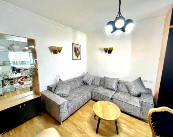 Tirane, shitet apartament 2+1 , 139.000 € (Kisha Katolike)
