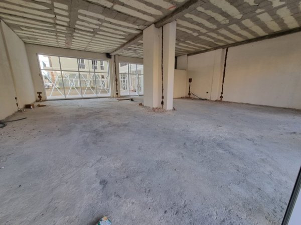 Tirane, jepet me qera ambjent biznesi Kati 0, 200 m² 3.000 € (Ish Fusha Aviacionit)