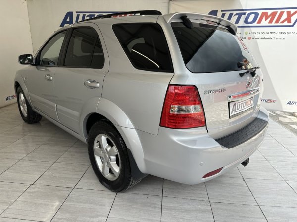 Tirane, shes SUV | Fuoristrad | Xhip KIA SORENTO Nafte, gri metalizato automatik Klima 161.000 km 5.900 €