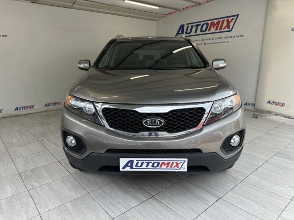 Tirane, shes SUV | Fuoristrad | Xhip KIA SORENTO Nafte, gri e erret automatik Klima 191.000 km 8.500 €