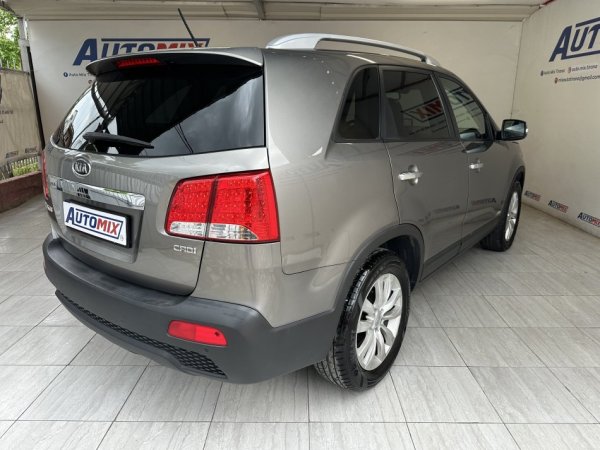 Tirane, shes SUV | Fuoristrad | Xhip KIA SORENTO Nafte, gri e erret automatik Klima 191.000 km 8.500 €