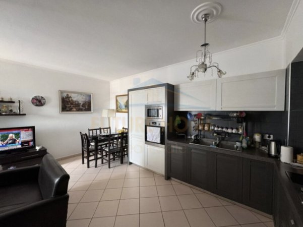 Tirane, shitet apartament 1+1 Kati 11, 82 m² 135.000 € (Rruga e Kavajës, përball Delijorgjit)