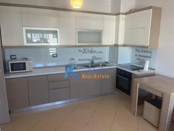 Tirane, jepet me qera apartament 1+1 Kati 5, 68 m² 450 € (Porcelan, afer UET)