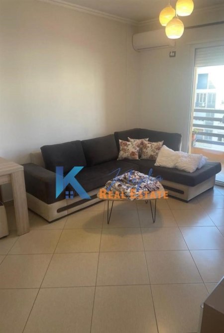 Tirane, jepet me qera apartament 1+1 Kati 5, 68 m² 450 € (Porcelan, afer UET)