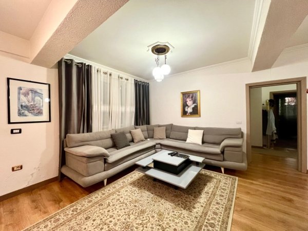 Tirane, shitet shtepi 2+1+Aneks+Ballkon Kati 0, 193 m² 180.000 € (Rruga Niko Avrami)