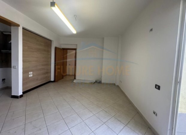 Tirane, shitet apartament 2+1+Ballkon Kati 11, 101 m² 170.000 € (Rruga e Kavajës)