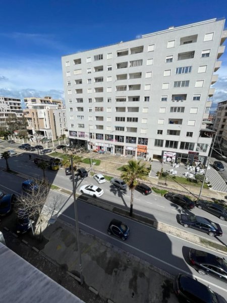 shitet apartament me pamje nga deti 2+1 Kati 4, 80 m²  (Hotel royal durres)