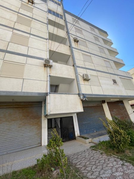 shitet apartament me pamje nga deti 2+1 Kati 4, 80 m²  (Hotel royal durres)