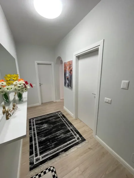 Durres, jepet me qera apartament 1+1+Ballkon Kati 2, 75 m² 400 € (Plazh durres pista Teuta)